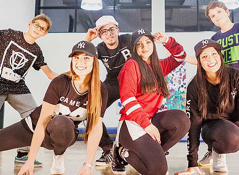 Jugendliche tanzen Hip Hop